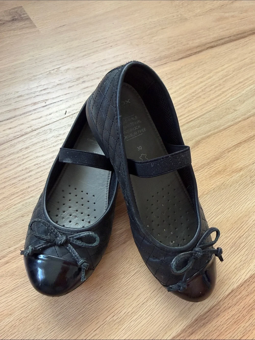 GEOX Girls Junior Plié Quilted Ballet Flats with elastic strap EUR sz 30